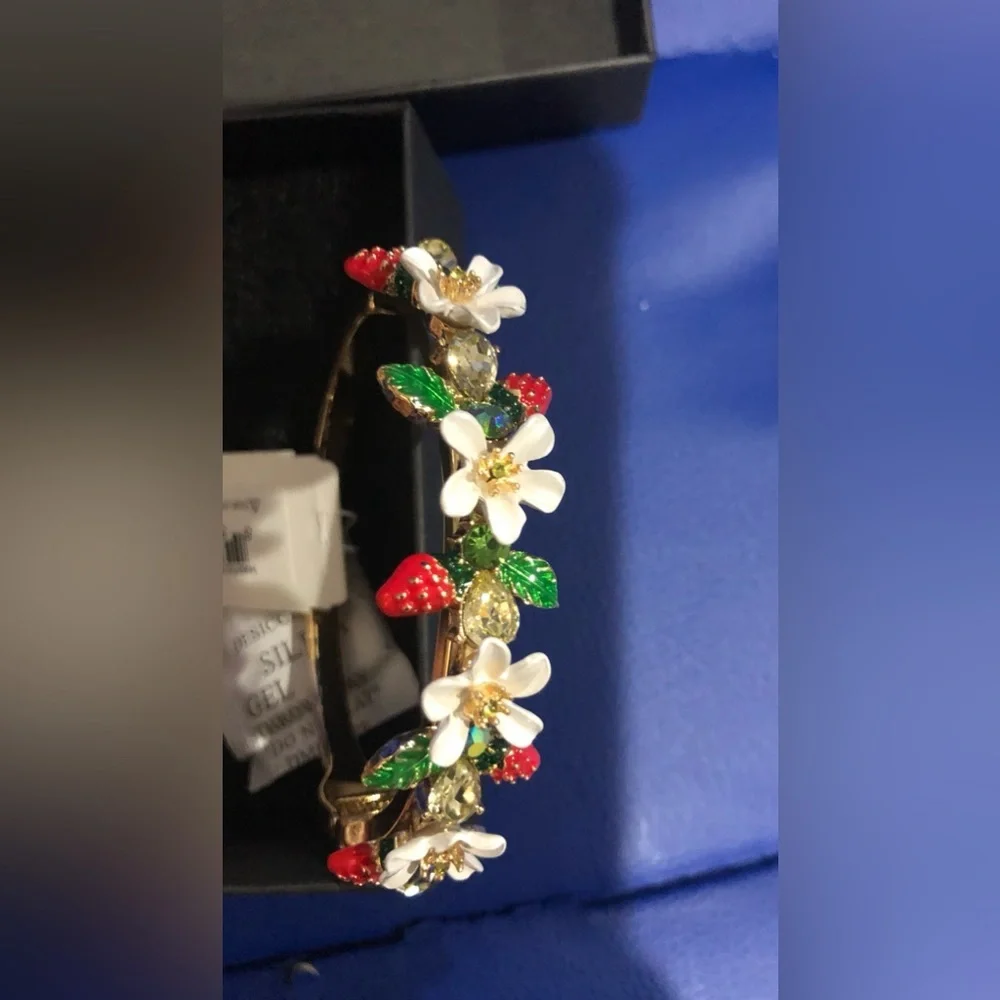 Betsey Johnson strawberry & white flower cubic zirconia gold bangle Bracelet new - Picture 12 of 13